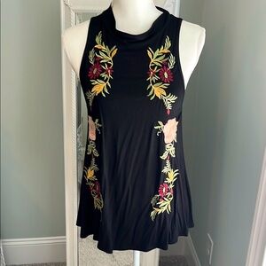 BKE Boutique tank top w/embroidery, size M.
